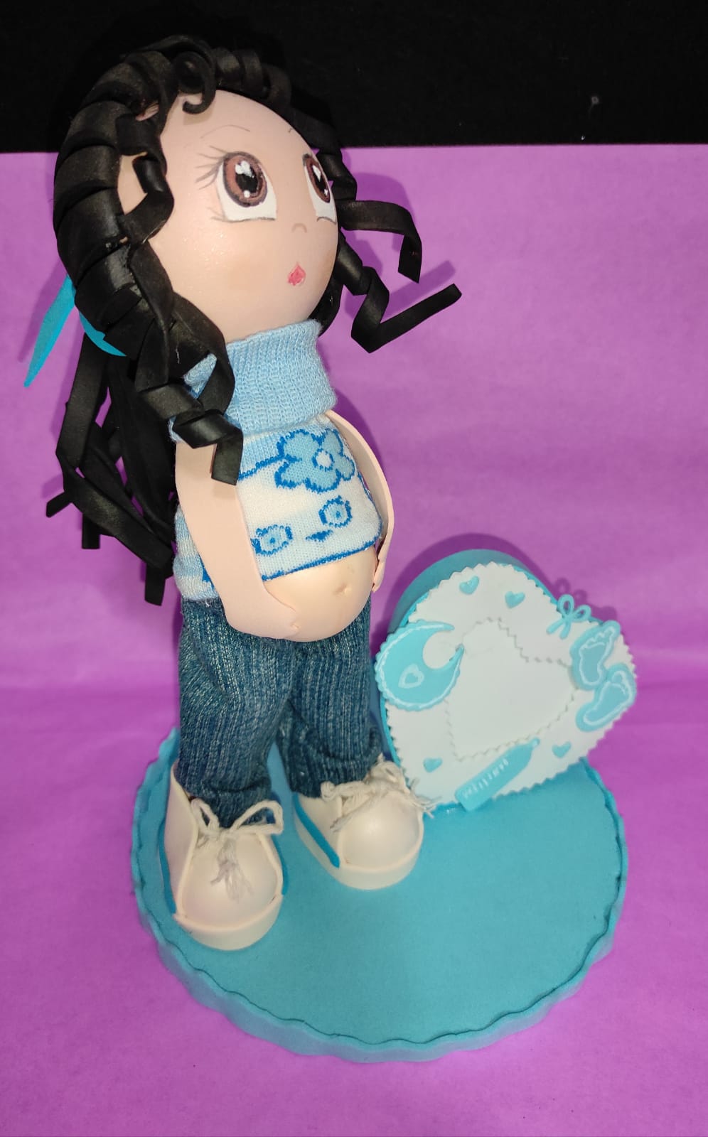Bambola incinta maglia bianca fiore azzurro con portafoto in crepla - Handmade